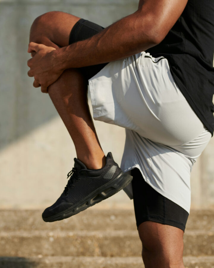 stretch and treat knee pain for good